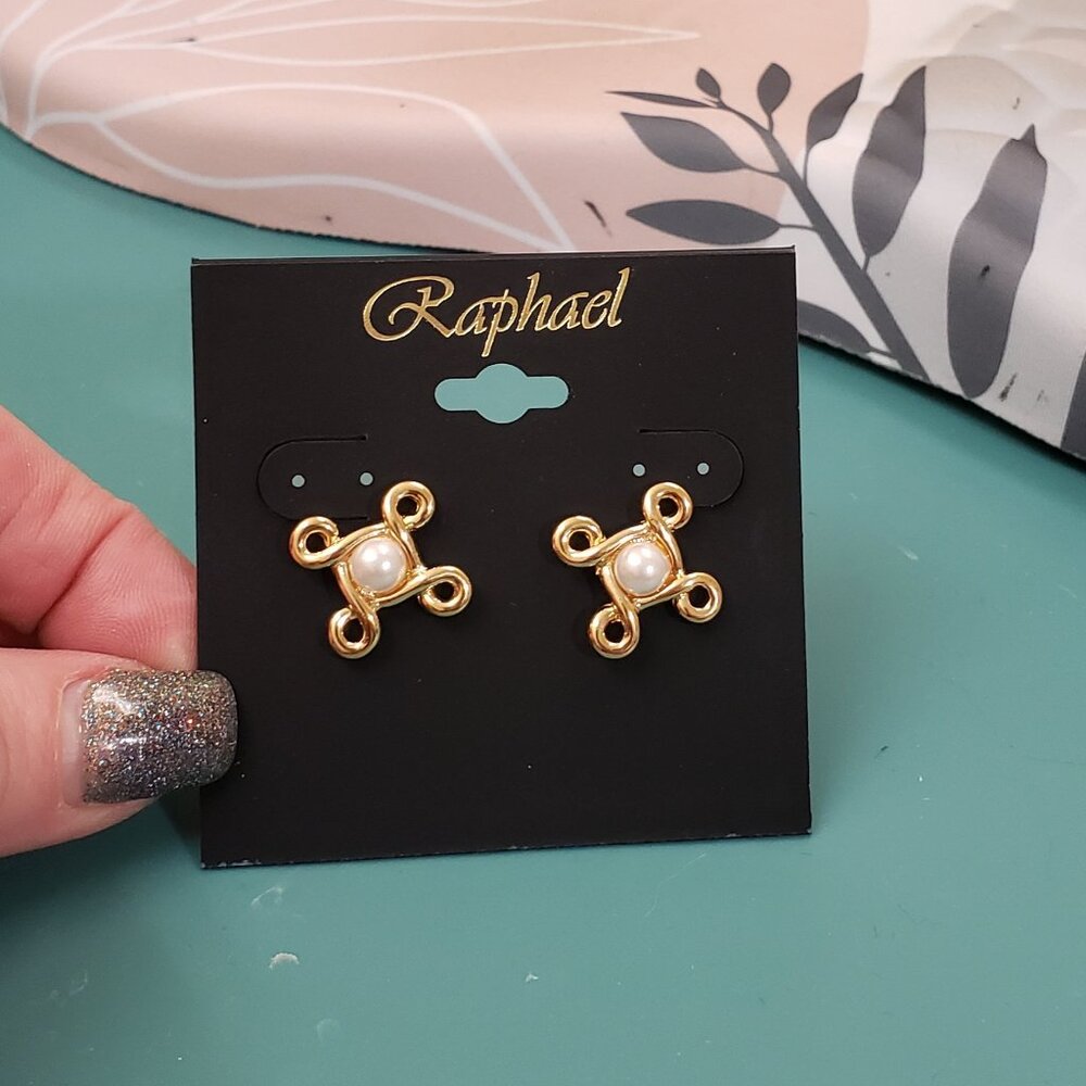 Raphael, NWT, gold tone pearl design post pierced fashion earrings